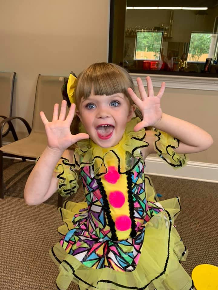 KKDMandevilleDancePictureClown-min